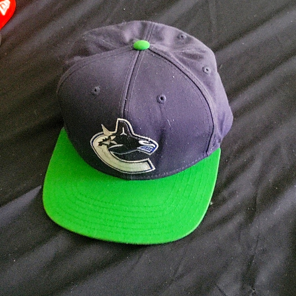 Vancouver Canucks NHL youth snapback color blue green white